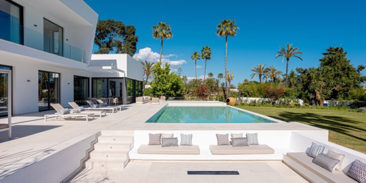 Pool & garden